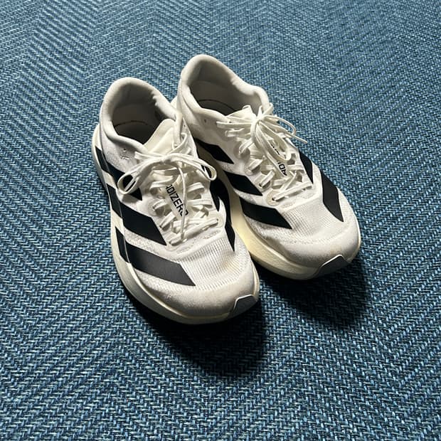 아디다스 아디제로 흰색 러닝화 235mm