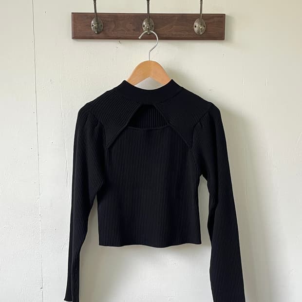 NICE CLAUP 블랙 터틀넥