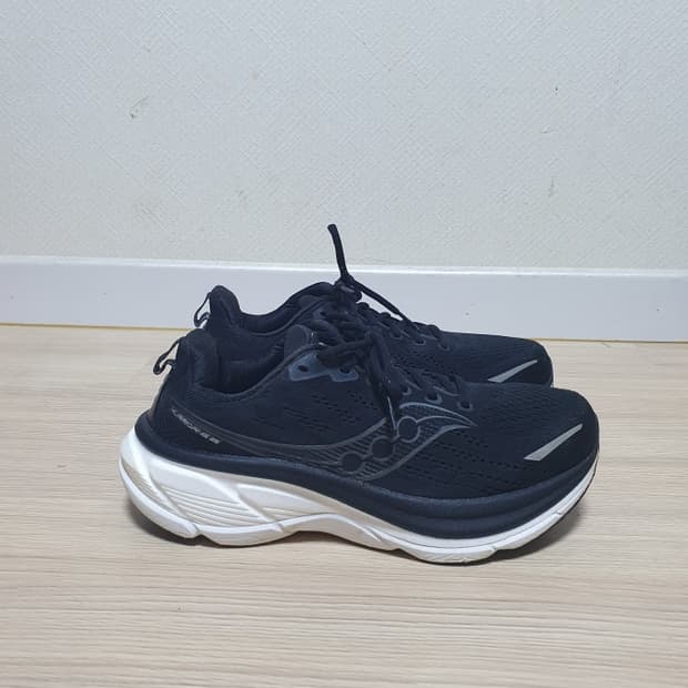 써코니 허리케인25 러닝화 270