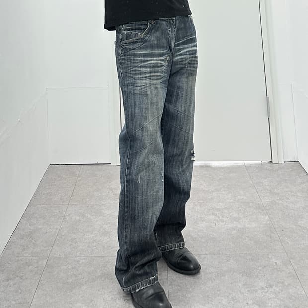 Vintage destroyed fade lines jeans