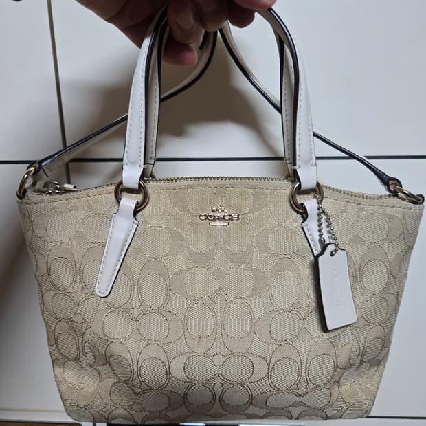 코치 토트백 시그니처 베이지 크로스백.토트백