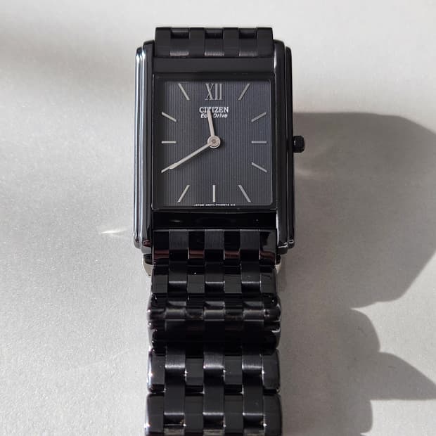 씨티즌 에코드라이브 사각 블랙 메탈 시계