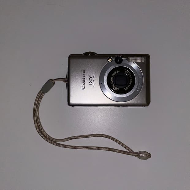 Canon ixy 70