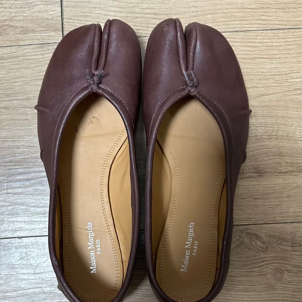 메종 마르지엘라 타비 플랫 (Tabi Flats) – 버건디, 38사이즈