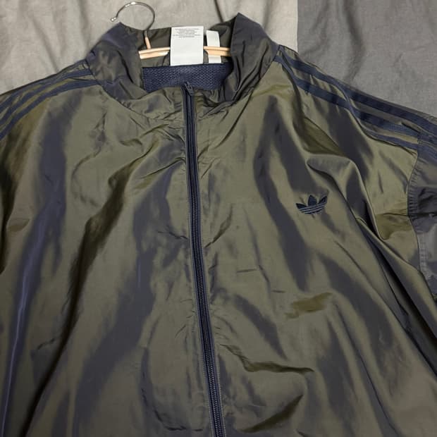 아디다스 트랙탑 윈드브레이커 (글로우 카키)