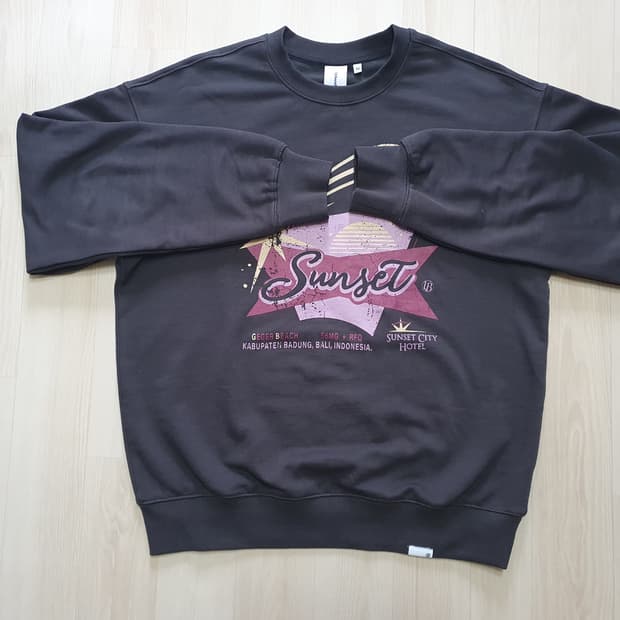 어반디타입 슈팅스타 그래픽 스웻셔츠_다크그레이_LT545 M사이즈