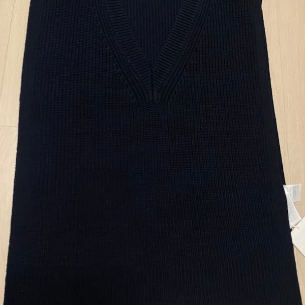 V-NECK KNITTED WOOL CAPE