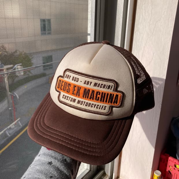 데우스 엑스 마키나 Deus Ex Maxhina 브라운 배색 메쉬 볼캡