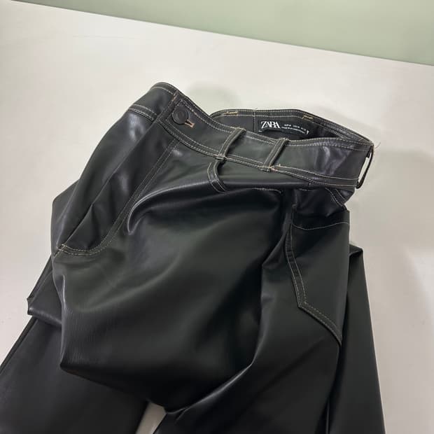 M 자라맨 블랙 일자핏 가죽바지 레더팬츠