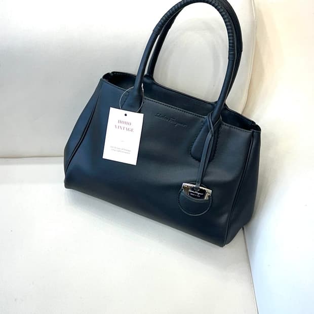 페라가모 노리타 레더 토트백 (정품)