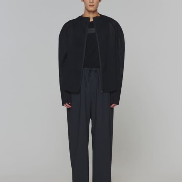 [L] 아모멘토 플리츠 집업