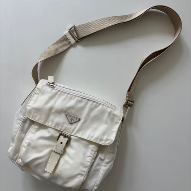 Prada 프라다 화이트 포코노 나일론 크로스백 