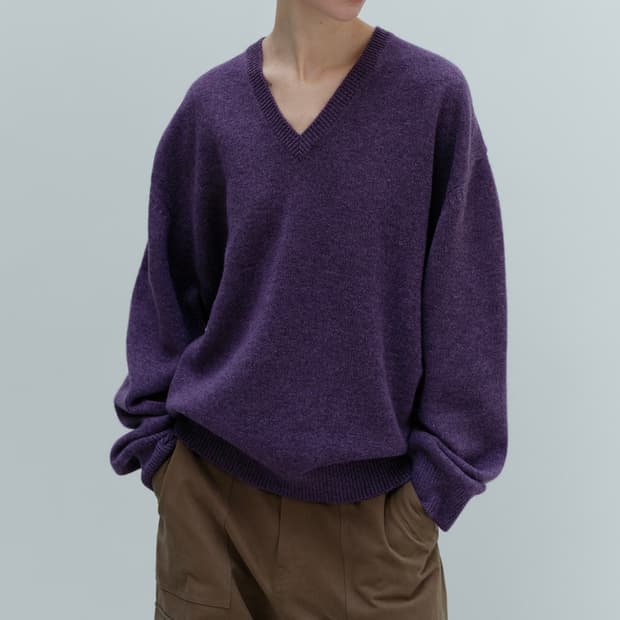 문달 딥 브이넥 니트