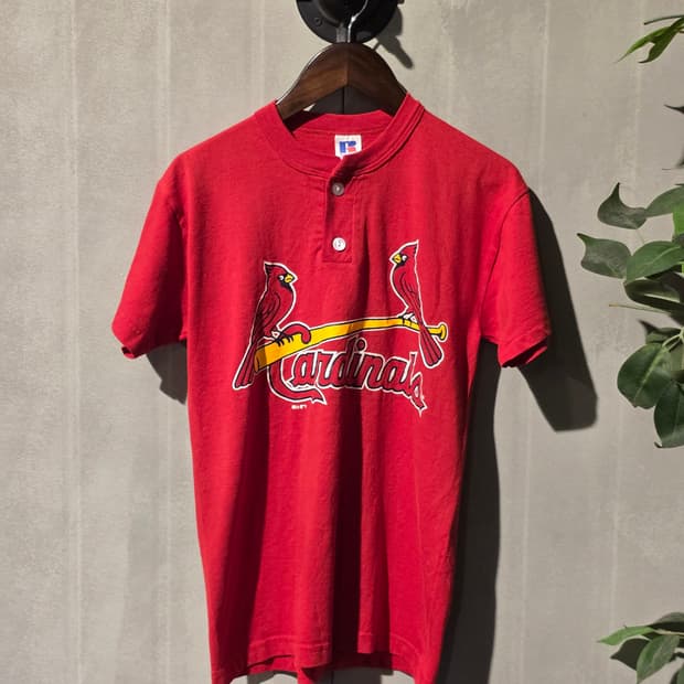 RUSSELL ATHLETIC 세인트루이스 카디널스 헨리넥 티셔츠