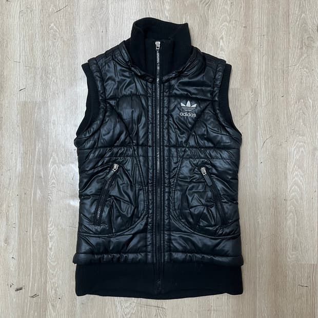 아디다스 여성 실버 로고 블랙 패딩 조끼 85사이즈