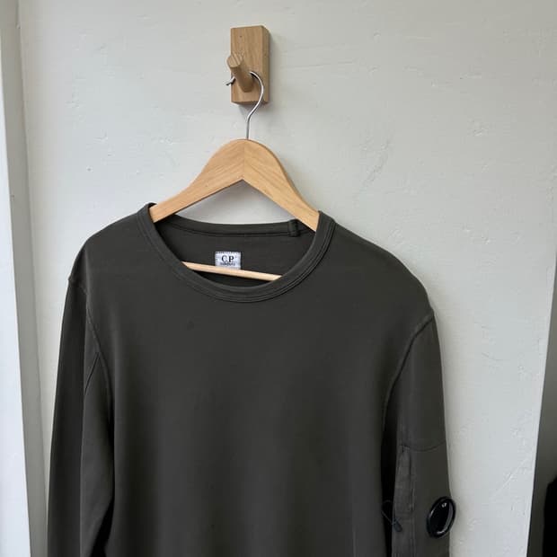 15852 - C.P 컴퍼니 차콜 렌즈 맨투맨