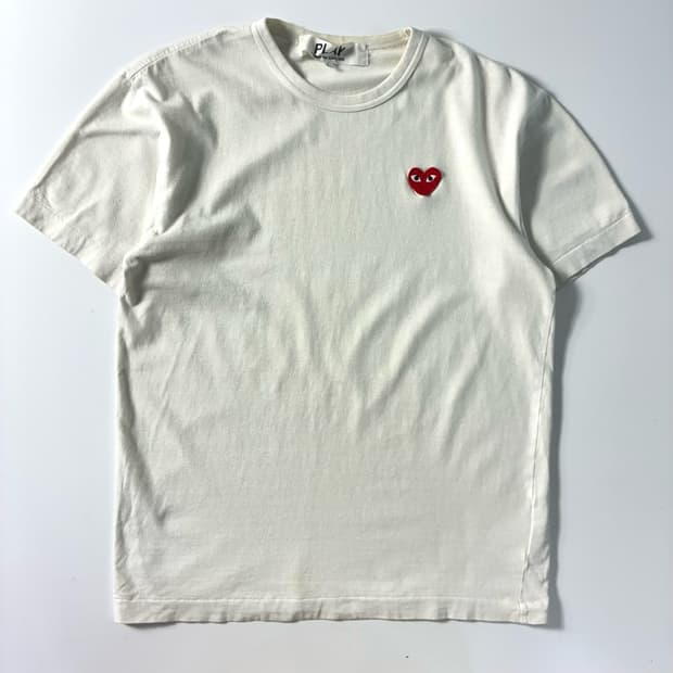 Comme des garcons 꼼데가르송 스몰하트 패치 화이트 반팔티