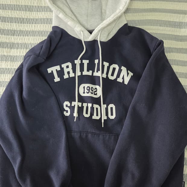 트릴리온 후드티