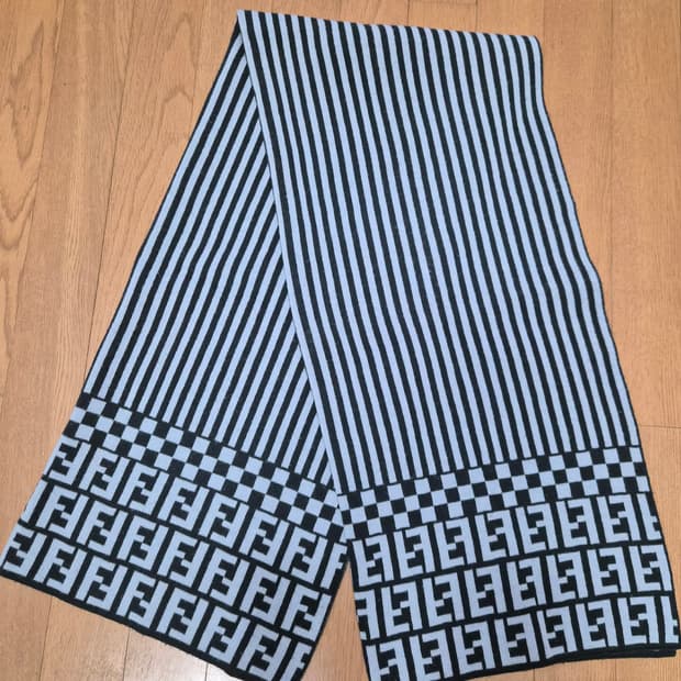 (정품) 펜디 주카 목도리 회색 (명품 여자 머플러 스카프 숄)