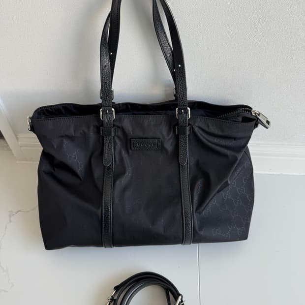 구찌 GG 나일론 토트백 미듐