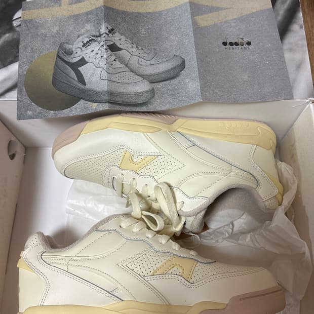 디아도라 헤리티지 스니커즈 풀박스 새제품