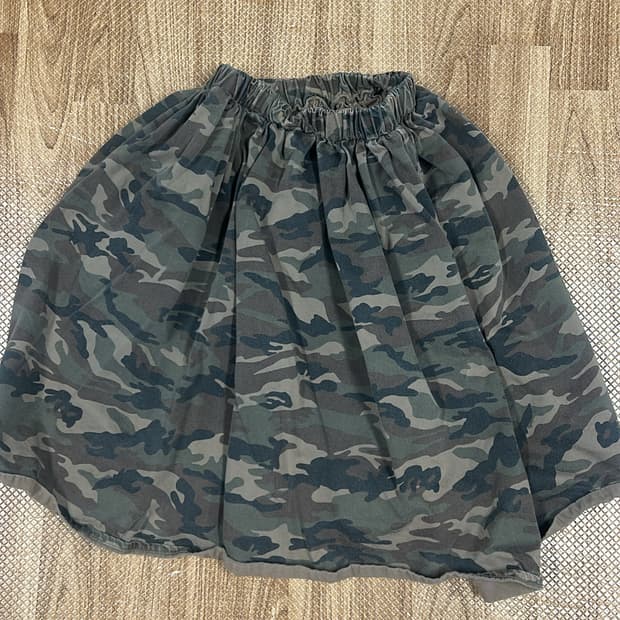 카모 미디 플리츠스커트