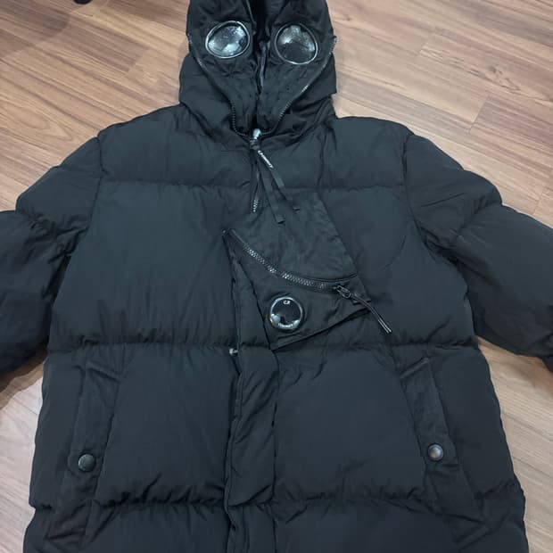 Cp컴퍼니 크롬 고글 패딩 100사이즈