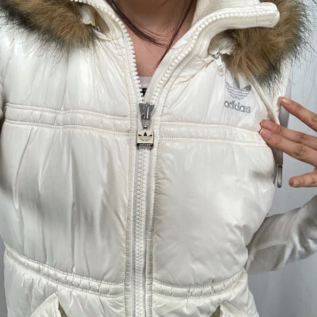 아디다스 화이트 패딩 베스트