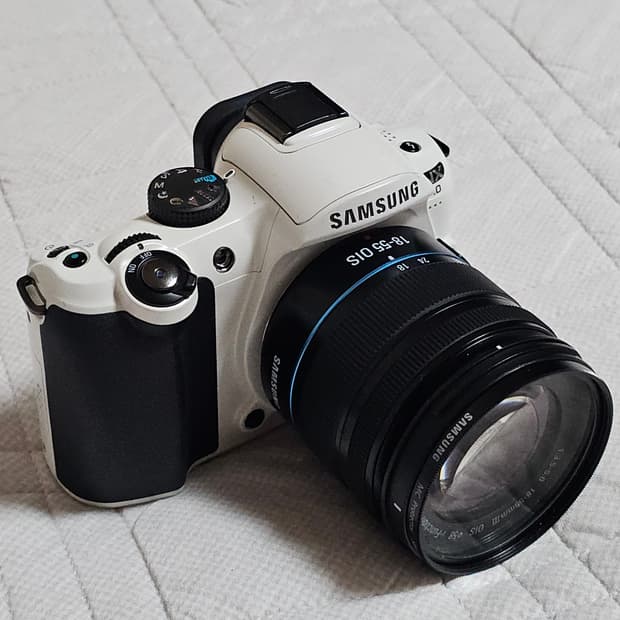 DSLR 감성, 삼성 NX10 미러리스 카메라