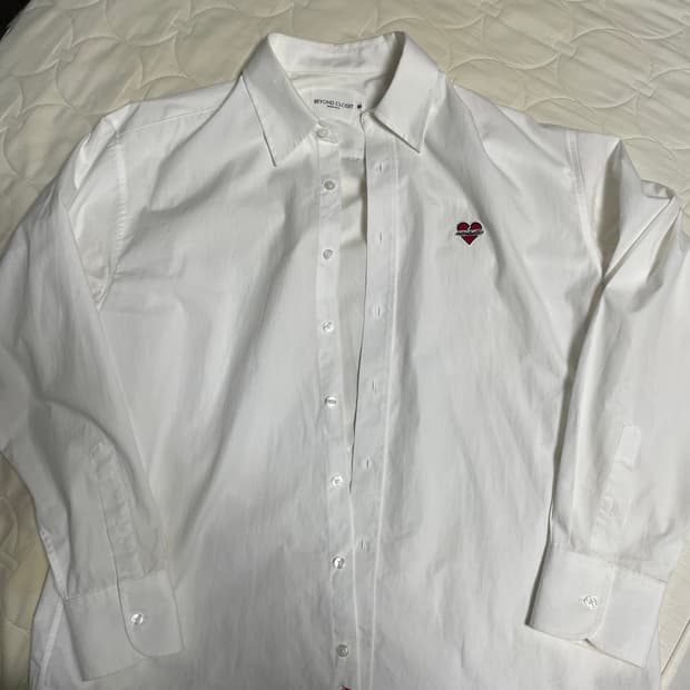 비욘드클로젯 노맨틱 화이트 셔츠