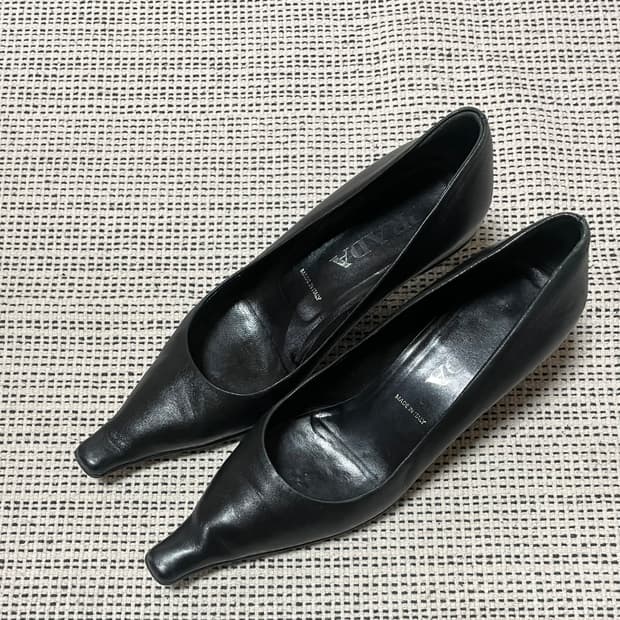 Prada stiletto kitten hill 37 size