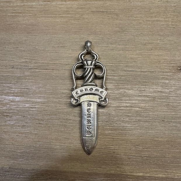 크롬하츠 대거 참 팬던트