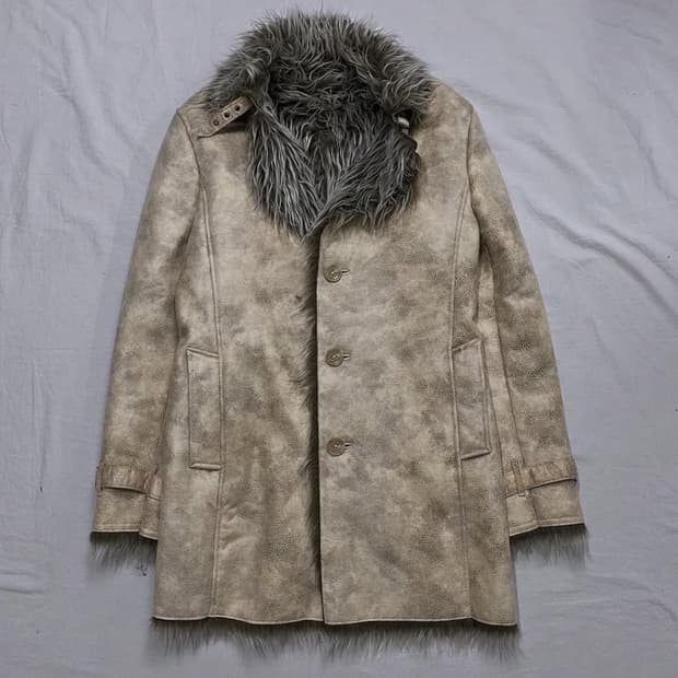 Semantic design faux fur trimming beige