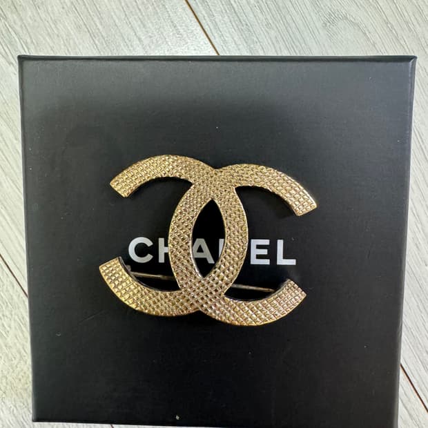 샤넬 cc로고 퀼팅 브로치