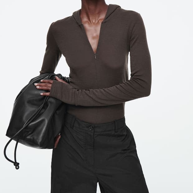 cos 코스 슬림핏 후드 티셔츠 s