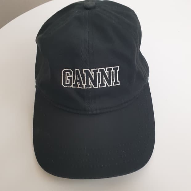 가니 매장판 볼캡 모자
