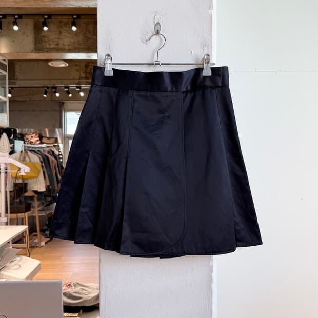 아페쎄 블랙 플리츠 랩 미니스커트