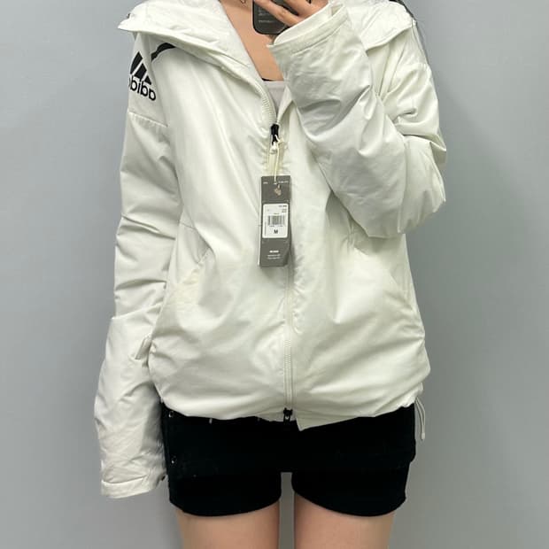 아디다스 암로고 화이트 패딩 점퍼