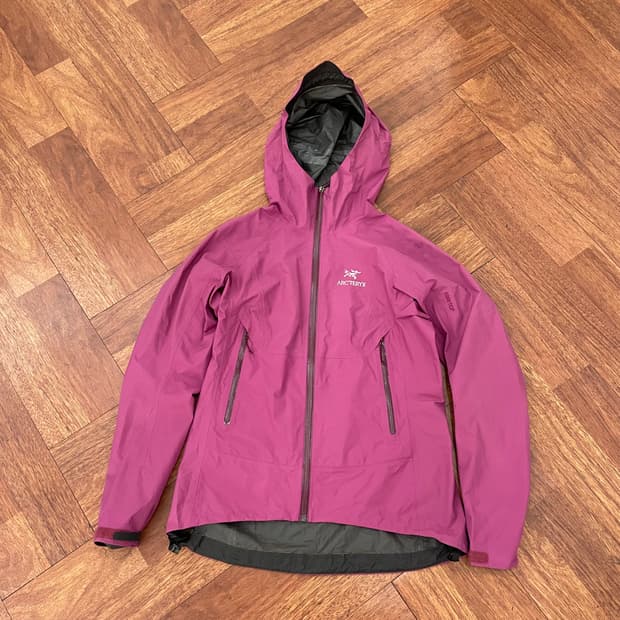 여성 아크테릭스 고어텍스 바람막이