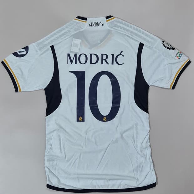 24-25 레알마드리드 홈 모드리치 유니폼 L(마킹불량)