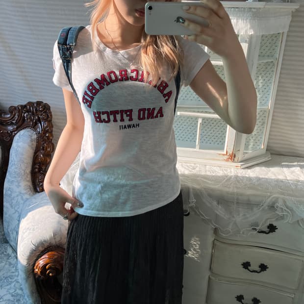 아베크롬비 화이트 패치 반팔 티셔츠