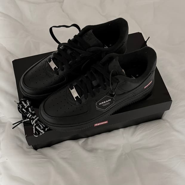 새상품 나이키 슈프림 에어포스 블랙 240