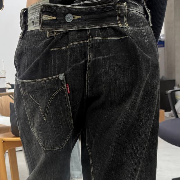 levi's 1999 engineerd jeans 