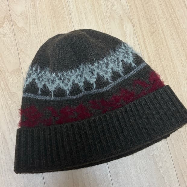 아모멘토 자카드 비니 팝니다