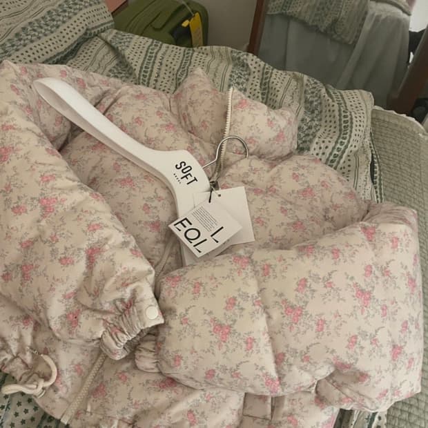 소프트서울 포기 플라워 숏 패딩 (크림)