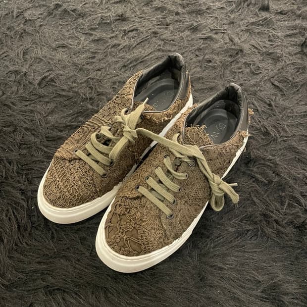 바이왈리드 스니커즈