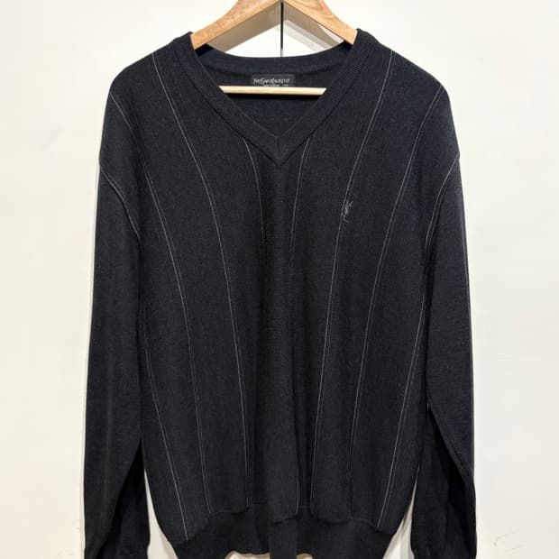 입생로랑 브이넥 울 니트