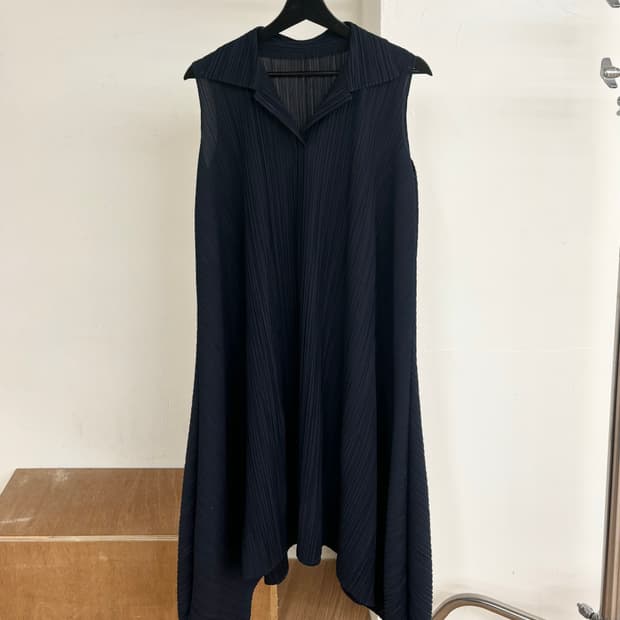 플리츠 플리즈 네이비 슬리브리스 에이라인 플리츠 롱 원피스