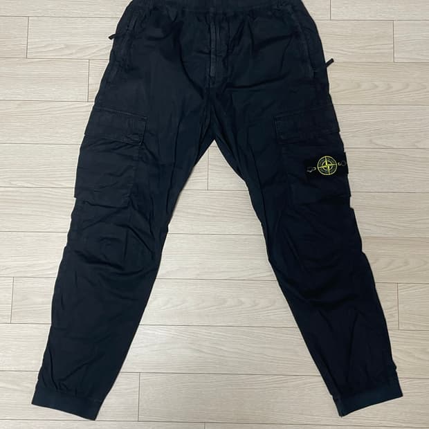 [ 29 ] 23ss 스톤아일랜드 와펜패치 카고팬츠 밴딩 블랙