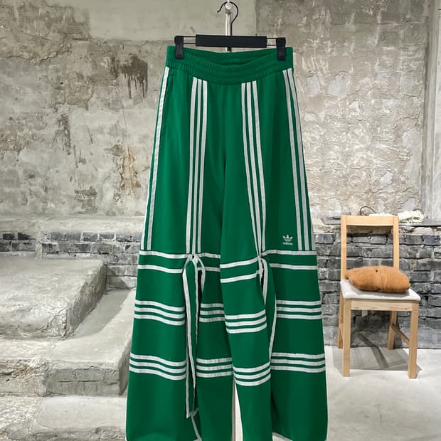 아디다스 x 최지원 그린 스트링 니 플레어 트랙 팬츠